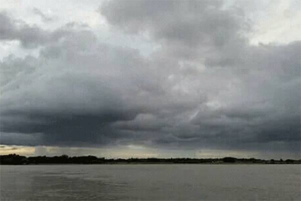 ধেয়ে আসছে পূর্ণাঙ্গ শক্তিশালী বৃষ্টি বলয়