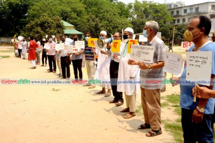 বগুড়ার আলতাফুন্নেছা খেলার মাঠ থেকে কাঁচাবাজার সরানোর দাবি