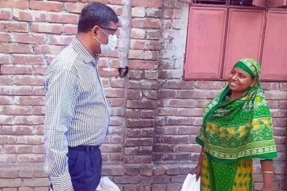 হটলাইনে ফোন দিলেই ঘরে পৌঁছে যাচ্ছে খাবার
