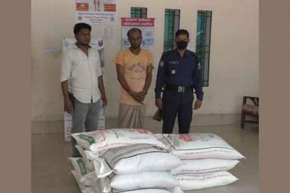 ঈশ্বরদীতে টিসিবির পণ্য কালোবাজারে বিক্রীকালে ডিলারসহ আটক ২