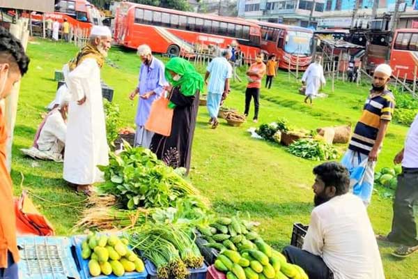করোনাভাইরাস; লাকসামে প্রধান বাণিজ্যিক কেন্দ্র বন্ধ করে বিকল্প ১৮ বাজার
