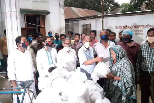 ধুনটে এমপি সিরাজের পক্ষ থেকে খাদ্যসামগ্রী বিতরণ