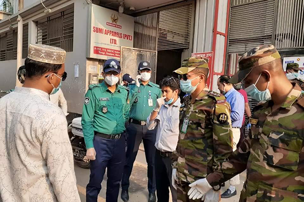 টঙ্গীতে যৌথবাহিনীর অভিযান, তিন কারখানাকে জরিমানা