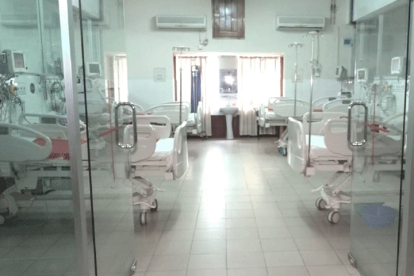 বরিশাল শের-ই বাংলা মেডিকেলে সেবা বঞ্চিত মুমূর্ষু রোগীরা

