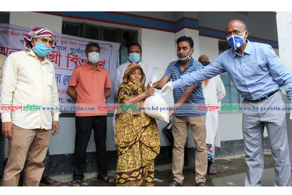 সোনাতলার বিভিন্ন স্থানে ত্রাণ বিতরণ