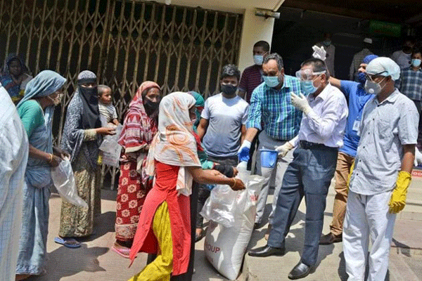 চট্টগ্রামে ২০ হাজার হতদরিদ্র পরিবারের পাশে ডা. শাহাদাত 

