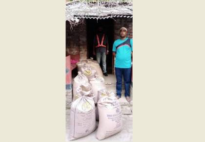 হিজলায় ১০ বস্তা ওএমএস'ড় চালসহ ডিলারের সহযোগী আটক
