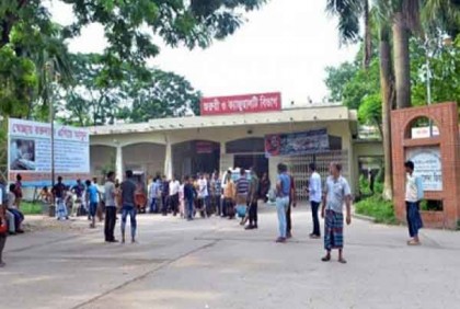 রামেক হাসপাতালে পুলিশের উপর আনসার সদস্যদের হামলা