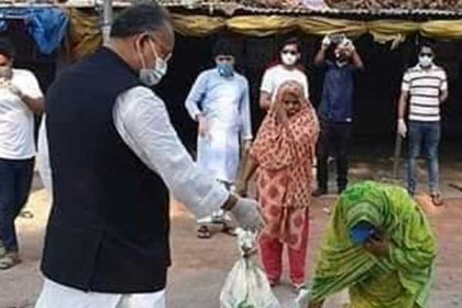 পহেলা বৈশাখে এক হাজার দুস্থ পরিবারে খাদ্যসামগ্রী বিতরণ এমপির