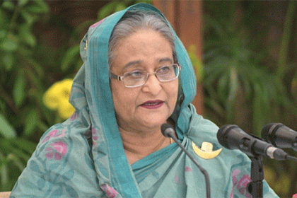 সমালোচনাকারীদের ত্রাণ নিয়ে মানুষের পাশে দাঁড়াতে বললেন প্রধানমন্ত্রী
