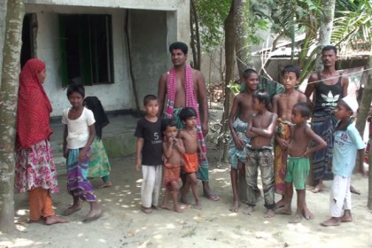 লক্ষ্মীপুরে ঢিলেঢালা লকডাউন; ত্রাণের জন্য হাহাকার 