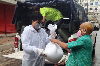 দেড় হাজার পরিবারকে ঢাকা জেলা প্রশাসনের খাদ্য সহায়তা