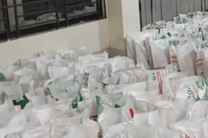 কুমিল্লায় খাদ্য সামগ্রী বিতরণ 

