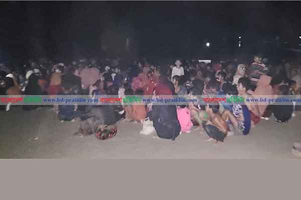 টেকনাফে মালয়েশিয়া ফেরত তিন শতাধিক রোহিঙ্গা আটক