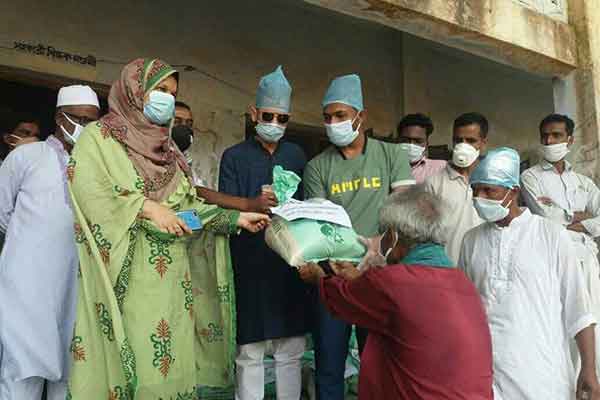 নরসিংদীতে তিন শতাধিক পরিবারের মাঝে খাদ্যসামগ্রী বিতরণ