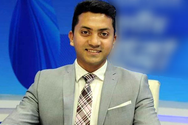 কুয়েত মৈত্রীর নার্সদের রাতের খাবার দিচ্ছেন আইনজীবী আহসান