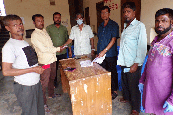 হবিগঞ্জে পরিবহন শ্রমিকদের মাঝে নগদ অর্থ বিতরণ

