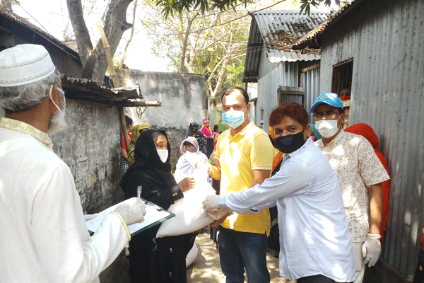 সিরাজগঞ্জে খাদ্য সহায়তা ডিসির
