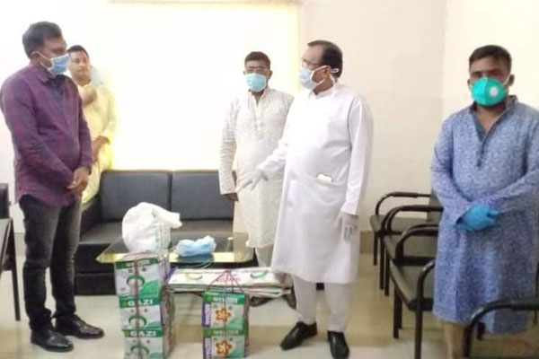কুড়িগ্রাম জেলা কারাগারে করোনা প্রতিরোধ সামগ্রী বিতরণ