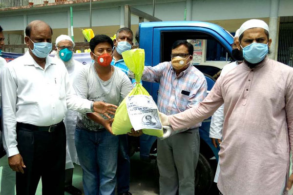 রাজাপুর-কাঠালিয়ায় খাদ্যসামগ্রী বিতরণ