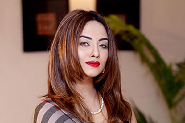 বাইরে বের হওয়ায় নায়িকা তমাকে জরিমানা