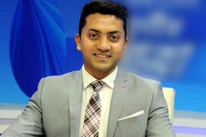 কুয়েত মৈত্রীর নার্সদের রাতের খাবার দিচ্ছেন আইনজীবী আহসান