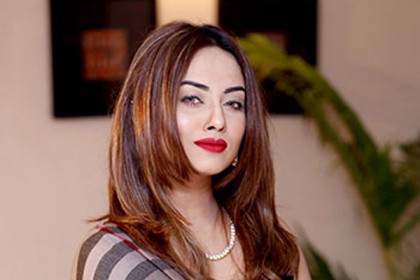 বাইরে বের হওয়ায় নায়িকা তমাকে জরিমানা