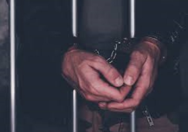 চাঁপাইনবাবগঞ্জে ভুয়া ডিবি পুলিশ আটক