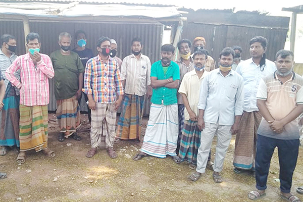 'প্যাটের জ্বালা বড় জ্বালা, খাওন না পাইলে রাস্তায় নামা লাগবে'