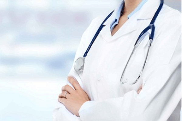 নারী চিকিৎসককে বাড়ি থেকে বের করে দিলেন মালিক