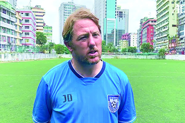 বেতন ছাড়াই কোচের দায়িত্বে জেমি ডে