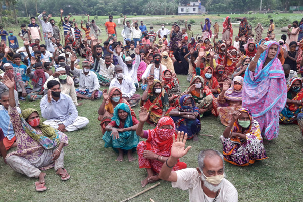 ধামরাইয়ে ত্রাণের জন্য অসহায় ও কর্মহীনদের বিক্ষোভ