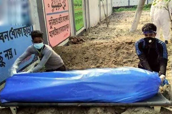 মরদেহ দাফন করে বেকায়দায় স্কাউট সদস্যরা, ঢুকতে দেয়া হচ্ছে না বাড়িতে