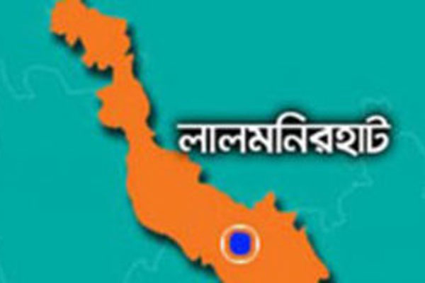 লালমনিরহাটে সড়কে পড়ে থাকা যুবককে হাসপাতালে ভর্তি