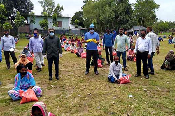 ঠাকুরগাঁওয়ে ১৯০০ কর্মহীন পরিবারের মাঝে ত্রাণ বিতরণ 