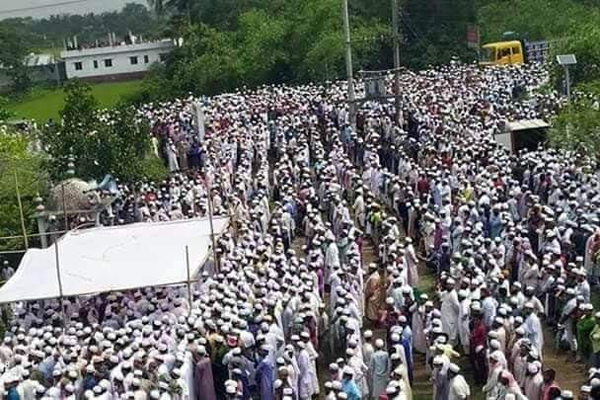 লকডাউন অবস্থায়ও জুবায়ের আনছারির জানাজায় অর্ধ লক্ষাধিক মানুষ