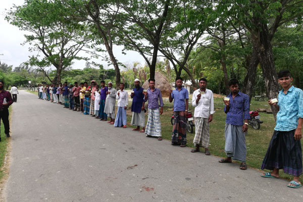 সুবর্ণচরে জেলেদের চাল বিতরণে অনিয়মের অভিযোগ