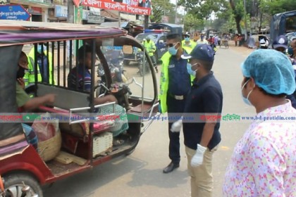 পিরোজপুরে লকডাউন না মানায় জরিমানা