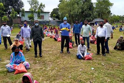 ঠাকুরগাঁওয়ে ১৯০০ কর্মহীন পরিবারের মাঝে ত্রাণ বিতরণ 