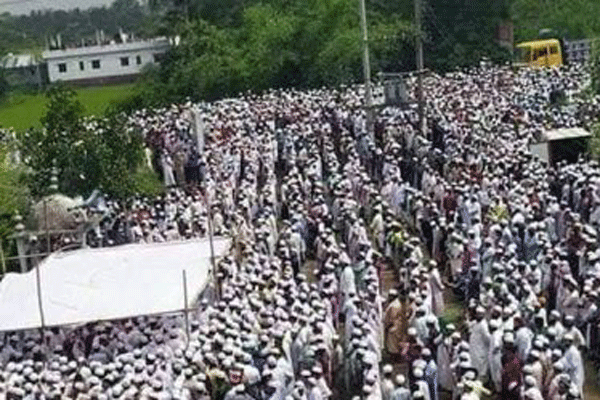 ব্রাহ্মণবাড়িয়ার সরাইলে জানাজায় জনস্রোত : ওসি প্রত্যাহার


