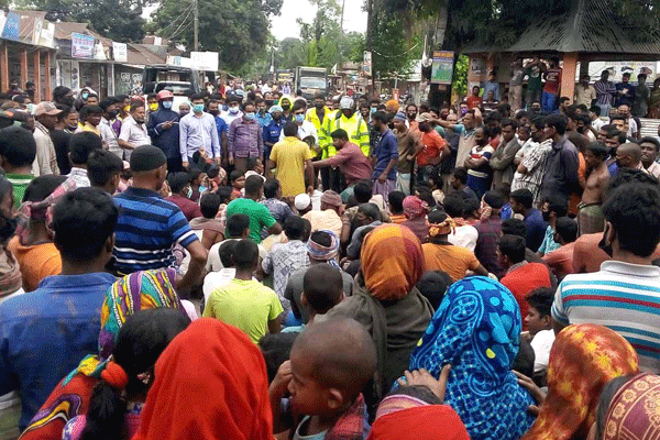 কুড়িগ্রামের ভূরুঙ্গামারীতে ত্রাণের দাবিতে বিক্ষোভ

