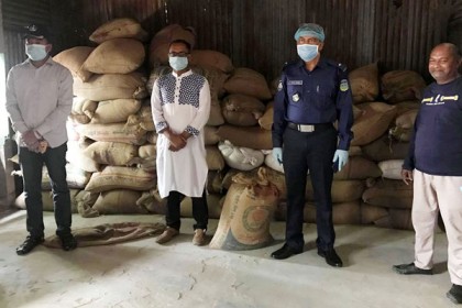 আওয়ামী লীগ নেতার গুদাম থেকে ৯৮ বস্তা চাল উদ্ধার