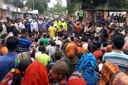 কুড়িগ্রামে ত্রাণের দাবিতে বিক্ষোভ