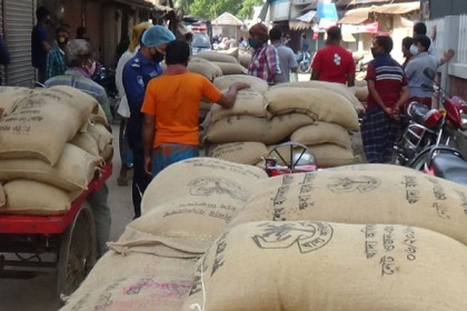 পাংশায় ইউপি চেয়ারম্যানের গোডাউন থেকে চাল ও পাটের বীজ জব্দ