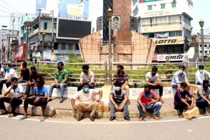 শতাধিক মোটরসাইকেল আরোহীকে মামলা, অকারণে ঘোরাঘুরি করায় শাস্তি পথচারীদের 