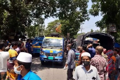 মাদারীপুরে ত্রাণের দাবিতে ঢাকা-বরিশাল মহাসড়ক অবরোধ