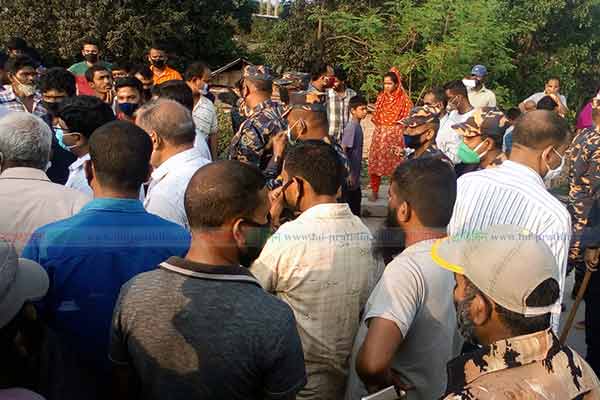 ত্রাণের দাবিতে ঠাকুরগাঁওয়ে সড়ক অবরোধ করে এলাকাবাসীর বিক্ষোভ 