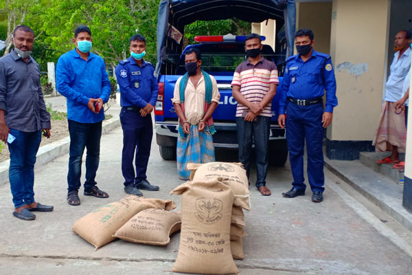 রাঙ্গাবালীতে ত্রাণের ৮ বস্তা চালসহ আটক ১