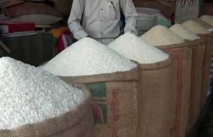 হাতীবান্ধায় ব্যবসায়ীর গোডাউন থেকে ১২০ বস্তা চাল উদ্ধার