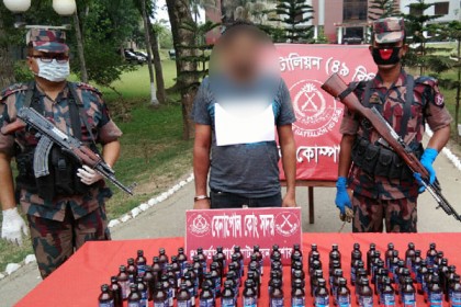 পাচারের সময় ফেনসিডিলসহ আটক সরকারি বিদ্যালয়ের শিক্ষক